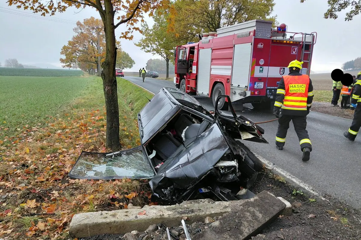 Nikdo nebyl připoutaný. Při předjíždění na Rokycansku se těžce zranily matka a dvě děti
