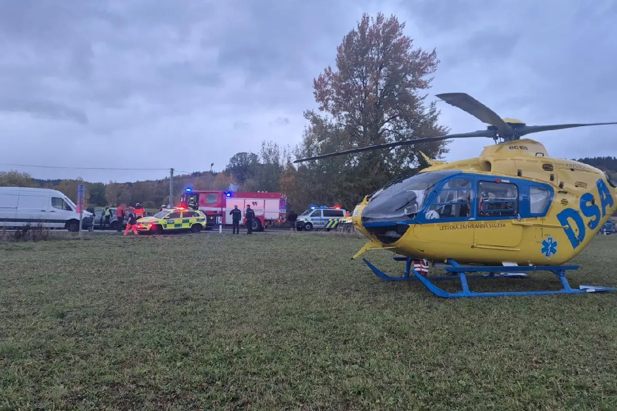Při srážce dvou aut na Prachaticku se zranilo pět lidí, včetně dvou dětí